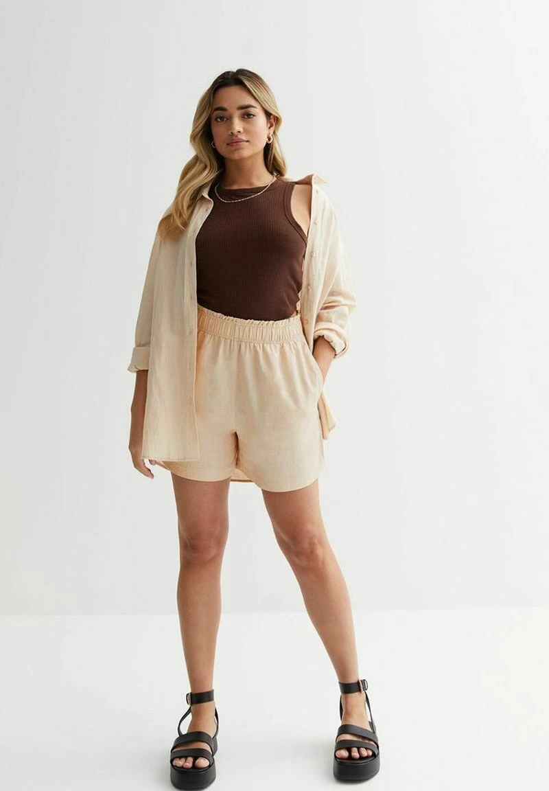 New Look PETITE BLEND HIGH WAIST - Shorts - Stone 2 New Look PETITE BLEND HIGH WAIST - Shorts - Stone – Bild 2