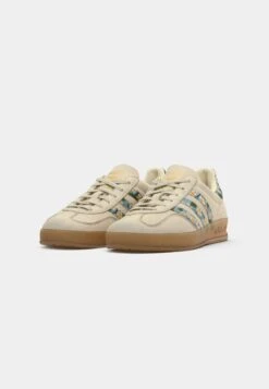 Adidas Originals GAZELLE INDOOR X LIBERTY LONDON - Trainers - Cream White/gold Metallic/tactile Blue -Friboo Verkauf Geschaft 0844e420554544b5a1a6119ea524447c