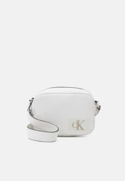 Calvin Klein Jeans SCULPTED CAMERA BAG - Umhängetasche - Ivory