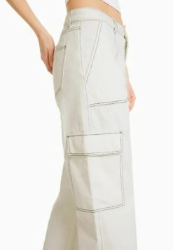 BERSHKA Jeans Straight Leg - Off White -Friboo Verkauf Geschaft 0f03fb33ae5743988e1a2d31e106f492