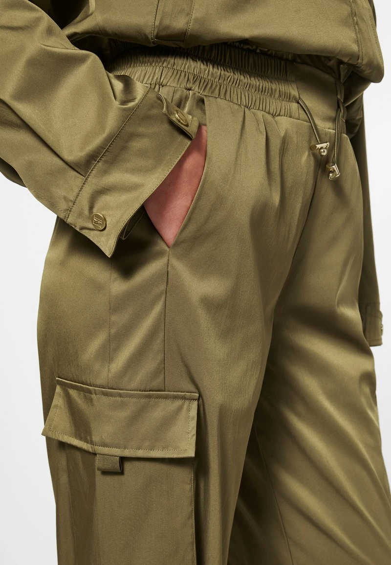 MIT GLANZ - Cargohose - Wasabigrün 4 MIT GLANZ - Cargohose - Wasabigrün – Bild 4