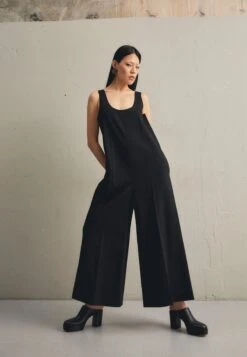 A.W.A.K.E. Mode LOOSE FIT WITH FRONT AND BACK PLEATS - Jumpsuit - Black -Friboo Verkauf Geschaft 17cf056f17d0440b9c3f3f6c17794698