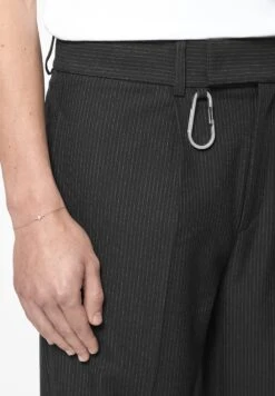 PINSTRIPED REGULAR TAILORED PANTS UNISEX - Trousers - Black 9 PINSTRIPED REGULAR TAILORED PANTS UNISEX - Trousers - Black -Friboo Verkauf Geschaft 18dc5e80aece4f48aa2d6fcb1dfb99e1