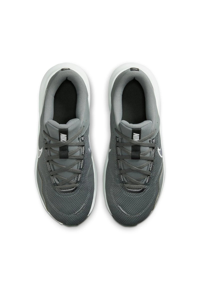 Nike Performance LEGEND ESSENTIAL 3 - Trainingsschuh - Smoke Grey/white 4 Nike Performance LEGEND ESSENTIAL 3 - Trainingsschuh - Smoke Grey/white – Bild 4