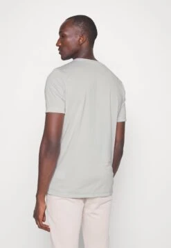 Puma ACTIVE SMALL LOGO TEE - Sport T-shirt - Gray Violet 8 Puma ACTIVE SMALL LOGO TEE - Sport T-shirt - Gray Violet -Friboo Verkauf Geschaft 26f66299086849dc952a54002cd993fe