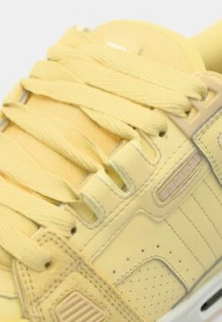 Globe SABRE - Trainers - Butter/cream 22 Globe SABRE - Trainers - Butter/cream -Friboo Verkauf Geschaft 2edee2ba6d794d9ea8305b0b9da61108