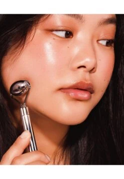 FACIAL ROLLER - STAINLESS STEEL - Gesichtspflege Zubehör - Chrome 9 FACIAL ROLLER - STAINLESS STEEL - Gesichtspflege Zubehör - Chrome -Friboo Verkauf Geschaft 2ff4d5cb6902406aa1ce391acb18d019