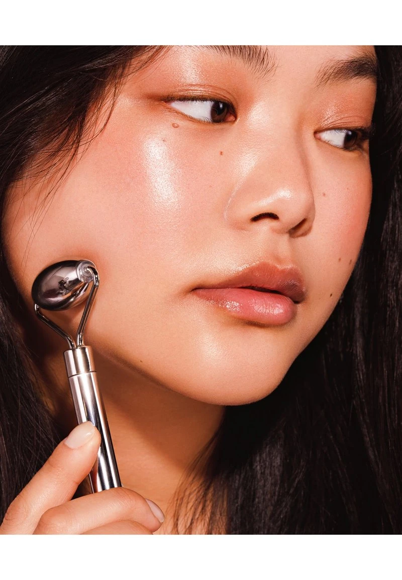FACIAL ROLLER - STAINLESS STEEL - Gesichtspflege Zubehör - Chrome 4 FACIAL ROLLER - STAINLESS STEEL - Gesichtspflege Zubehör - Chrome – Bild 4