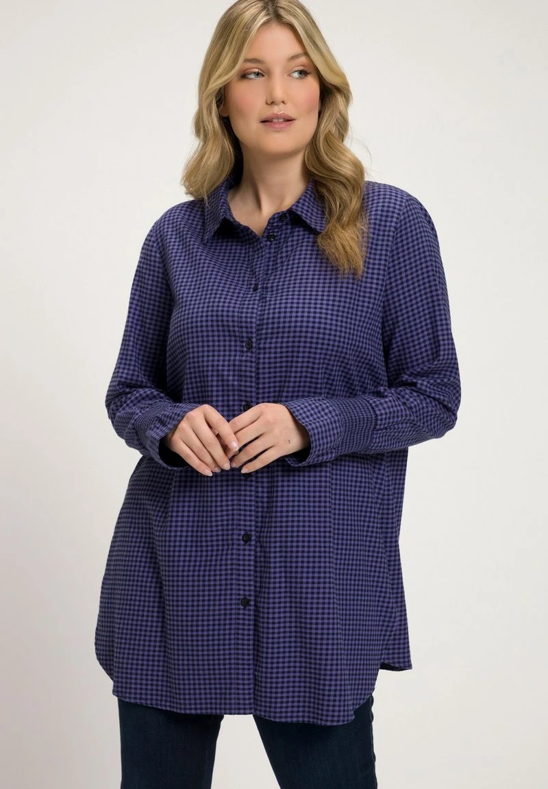 Ulla Popken Hemdbluse - Blauwe Bes 1 Ulla Popken Hemdbluse - Blauwe Bes