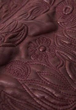 MUNTHE FOLUKE - Cross Body Bag - Bordeaux 14 MUNTHE FOLUKE - Cross Body Bag - Bordeaux -Friboo Verkauf Geschaft 3a779108cea54f0d971b0fb3fe28539d