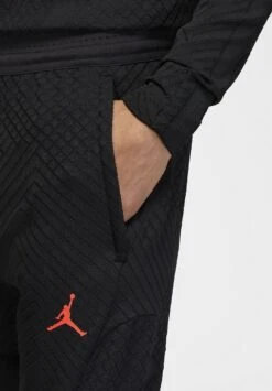 Nike Performance PARIS GERMAIN STRIKE AWAY - Stoffhose - Black/bright Crimson 9 Nike Performance PARIS GERMAIN STRIKE AWAY - Stoffhose - Black/bright Crimson -Friboo Verkauf Geschaft 3a8e25ab500e44389322ca40551a7c47