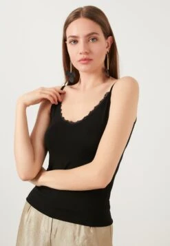 LELA ATHLETE - Top - Black 9 LELA ATHLETE - Top - Black -Friboo Verkauf Geschaft 41c38d1bf4bc4dc29f3ee08408142a20