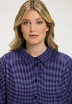 Ulla Popken Hemdbluse - Blauwe Bes 8 Ulla Popken Hemdbluse - Blauwe Bes -Friboo Verkauf Geschaft 445b454644624427bcaa31da0d5a76f8