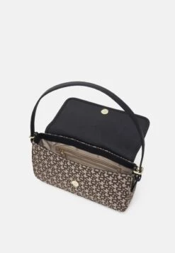 DKNY CAROL BAG - Handtasche - Chino/black 9 DKNY CAROL BAG - Handtasche - Chino/black -Friboo Verkauf Geschaft 4ae6cf25fcc942bdbd30e3f2e49a1bdc