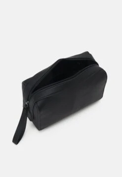 Pier One Wash Bag - Black 6 Pier One Wash Bag - Black -Friboo Verkauf Geschaft 51ba9f8ec36644e6a2186f61378b2284