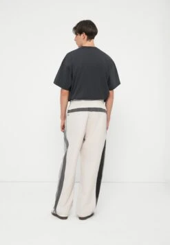 Adidas Originals CLIMA CUTLINE - Jogginghose - Alumina 13 Adidas Originals CLIMA CUTLINE - Jogginghose - Alumina -Friboo Verkauf Geschaft 544286e2190047528173efed0727f94e