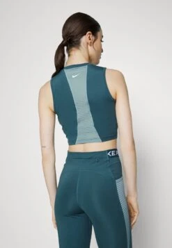 Nike Performance CROP TANK - Top - Ash Green/aviator Grey/white -Friboo Verkauf Geschaft 6436080a8dae473fb4e401e51b4d2c59