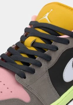 AIR JORDAN 1 SE - Trainers - Oil Grey/white/cave Stone/arctic Punch Viotech/dark Sulfur 14 AIR JORDAN 1 SE - Trainers - Oil Grey/white/cave Stone/arctic Punch Viotech/dark Sulfur -Friboo Verkauf Geschaft 66930db92c8c410cb3e4832cb1c3c0b1