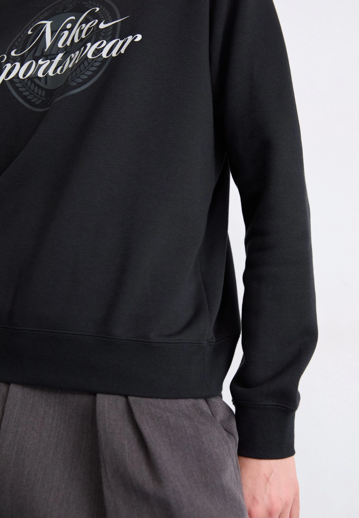 Nike Sportswear CLUB CREW - Sweatshirt - Black/photon Dust 6 Nike Sportswear CLUB CREW - Sweatshirt - Black/photon Dust – Bild 6