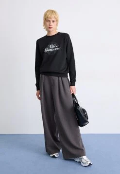 Nike Sportswear CLUB CREW - Sweatshirt - Black/photon Dust 9 Nike Sportswear CLUB CREW - Sweatshirt - Black/photon Dust -Friboo Verkauf Geschaft 79c1574b0dac4a36a6c73a7dccb49290