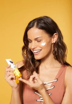 NIVEA UV FACE ANTI-AGE & ANTI-PIGMENTS CREAM - Sonnenschutz - - 10 NIVEA UV FACE ANTI-AGE & ANTI-PIGMENTS CREAM - Sonnenschutz - - -Friboo Verkauf Geschaft 7b67e8054e704858af58bebb9926be6e