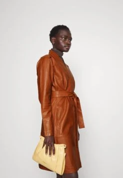 Bruuns Bazaar PETRAH KARMEN DRESS - Cocktailkleid/festliches Kleid - Caramel 9 Bruuns Bazaar PETRAH KARMEN DRESS - Cocktailkleid/festliches Kleid - Caramel -Friboo Verkauf Geschaft 7be5096bacad49cb8a0d294a5dc05f51