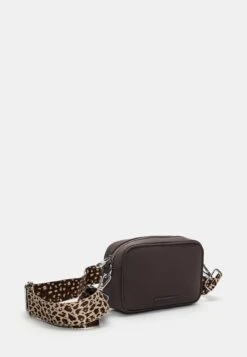 PULL & BEAR Cross Body Bag - Brown -Friboo Verkauf Geschaft 88cd439e4dad459a8baae9636e9be032