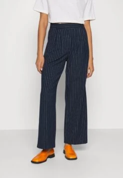 Abercrombie & Fitch VENTED STRAIGHT - Stoffhose - Navy 11 Abercrombie & Fitch VENTED STRAIGHT - Stoffhose - Navy -Friboo Verkauf Geschaft 8b92da240a9f4abc98c1e2297b6dbe12 1