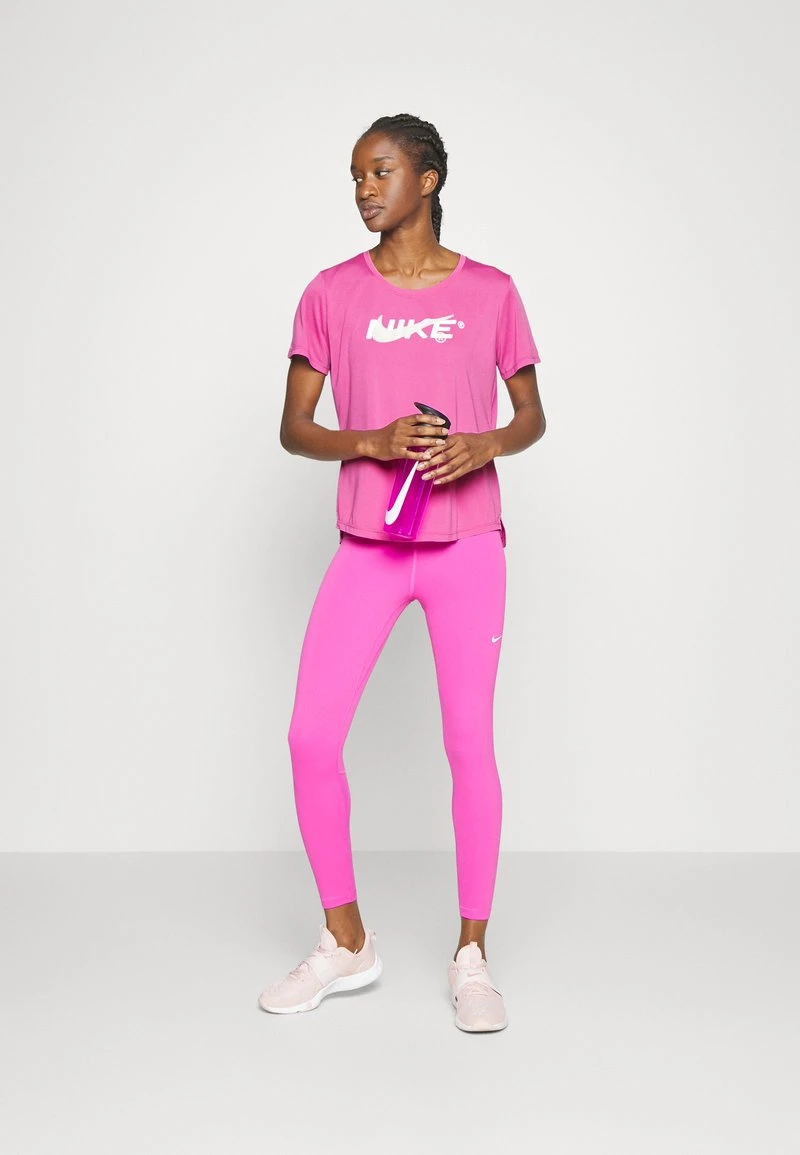 Nike Performance W NK ONE DF SS STD GRX HYB - T-Shirt Print - Cosmic Fuchsia 2 Nike Performance W NK ONE DF SS STD GRX HYB - T-Shirt Print - Cosmic Fuchsia – Bild 2