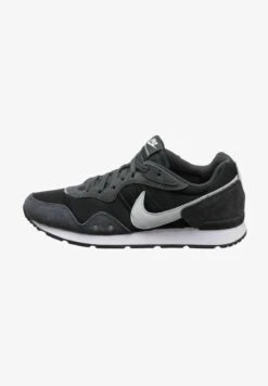 Nike Sportswear VENTURE RUNNER - Sneaker Low - Dk Smoke Grey Pure Platinum