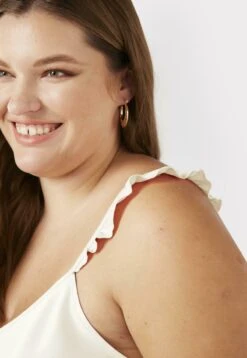 CURVE IVORY FRILL TRIM CAMI SHORT - Nachtwäsche Set - Off White 9 CURVE IVORY FRILL TRIM CAMI SHORT - Nachtwäsche Set - Off White -Friboo Verkauf Geschaft 979f22037e184ad3b1c80d58d902a327