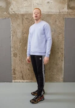 Adidas Originals ESSENTIAL CREW - Sweatshirt - Blue Dawn -Friboo Verkauf Geschaft 9b0ae38940b3411c90f5a836039e65bd