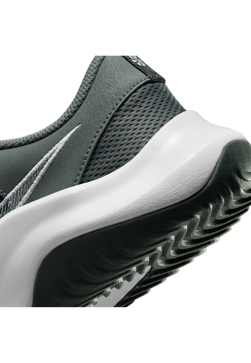 Nike Performance LEGEND ESSENTIAL 3 - Trainingsschuh - Smoke Grey/white 6 Nike Performance LEGEND ESSENTIAL 3 - Trainingsschuh - Smoke Grey/white – Bild 6