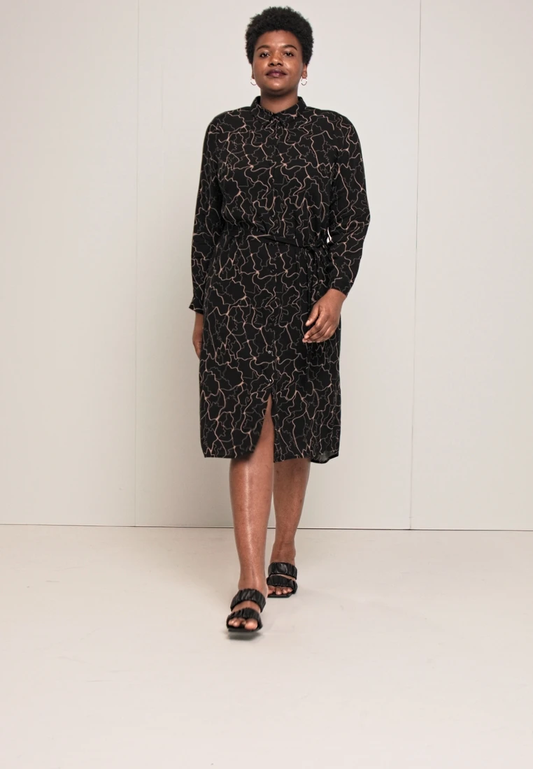 Vero Moda Curve VMANNA CALF SHIRT DRESS CUR - Blusenkleid - Black 2 Vero Moda Curve VMANNA CALF SHIRT DRESS CUR - Blusenkleid - Black – Bild 2