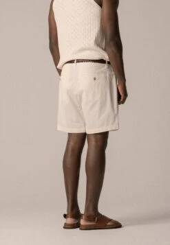 DOUBLE PLEATED UNISEX - Shorts - Antique White 12 DOUBLE PLEATED UNISEX - Shorts - Antique White -Friboo Verkauf Geschaft a325f67d1473455aadca89f709ca3691