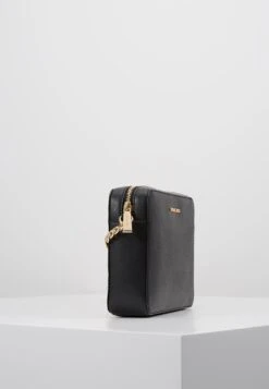 MICHAEL Michael Kors JET SET TRAVEL CROSSBODY - Umhängetasche - Black 9 MICHAEL Michael Kors JET SET TRAVEL CROSSBODY - Umhängetasche - Black -Friboo Verkauf Geschaft a7db5b71956f4f29af3d1cd05ba5d38d