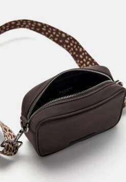PULL & BEAR Cross Body Bag - Brown -Friboo Verkauf Geschaft a90117b4b4834605ae42ef9bed448ca8