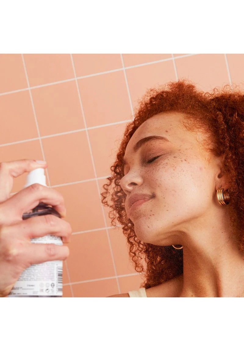 Isle Of Paradise SELF TANNING WATER - Selbstbräuner - Green 5 Isle Of Paradise SELF TANNING WATER - Selbstbräuner - Green – Bild 5