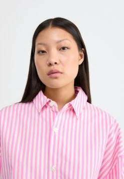 Nike Sportswear Button-down Blouse - Playful Pink/sail -Friboo Verkauf Geschaft aca0898d6a1e41009fca633df7b7ffd5