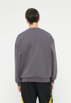 Adidas Originals OVERSIZE CREW - Sweatshirt - Grey/black -Friboo Verkauf Geschaft ae7a647d00a14ad38b1cc32d71f82e80