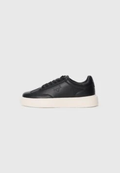Guess PLAZA - Trainers - Black