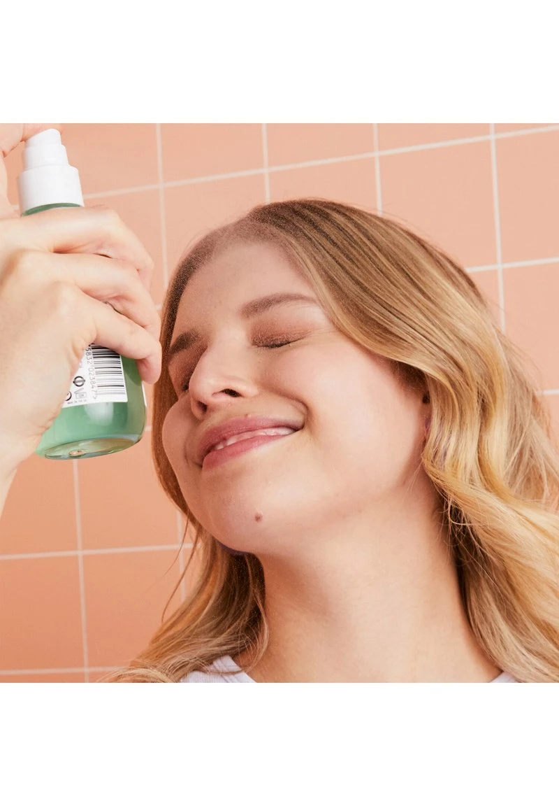 Isle Of Paradise SELF TANNING WATER - Selbstbräuner - Green 2 Isle Of Paradise SELF TANNING WATER - Selbstbräuner - Green – Bild 2