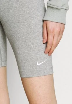 Nike Sportswear BIKER - Shorts - Grey Heather/white -Friboo Verkauf Geschaft c657fd5f9071492999aff7dee8fbf633
