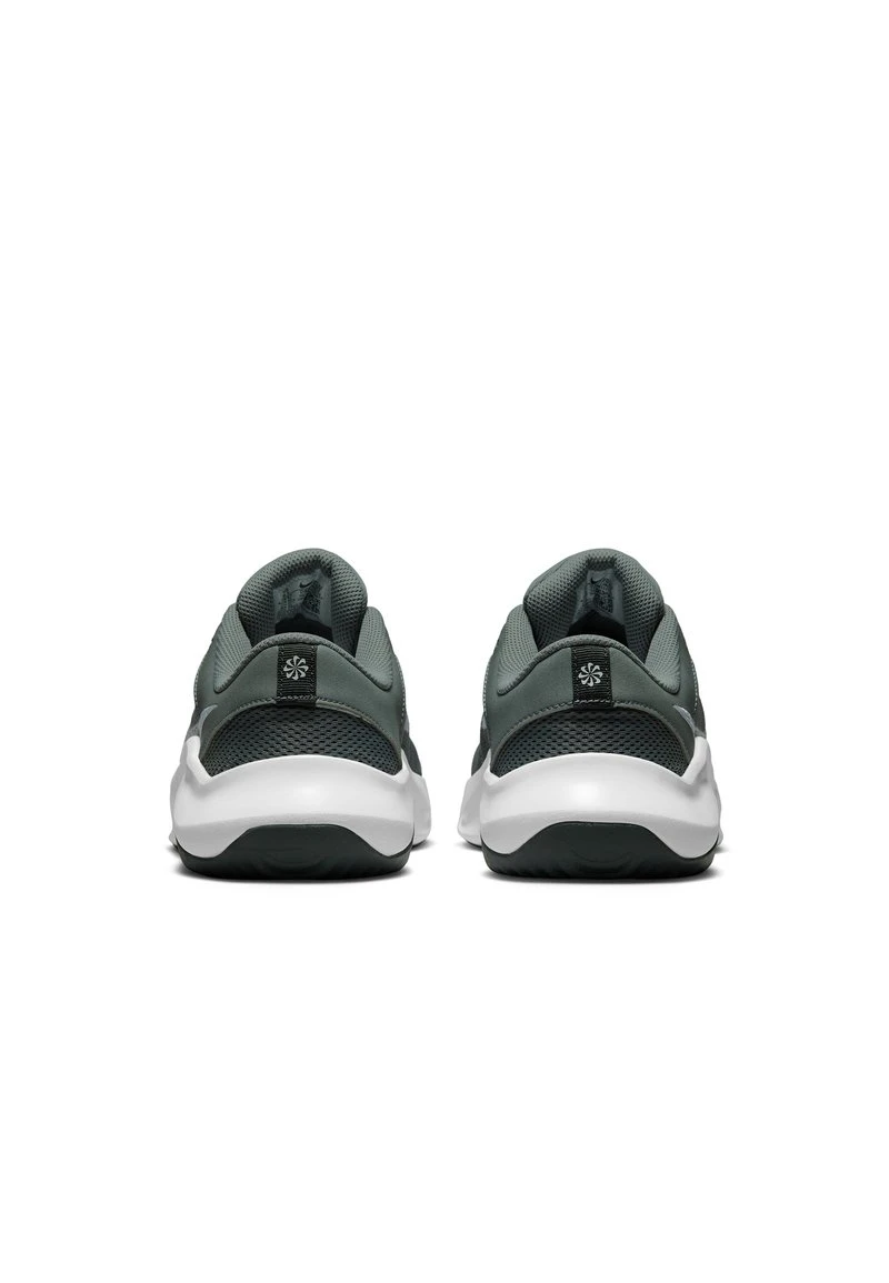 Nike Performance LEGEND ESSENTIAL 3 - Trainingsschuh - Smoke Grey/white 3 Nike Performance LEGEND ESSENTIAL 3 - Trainingsschuh - Smoke Grey/white – Bild 3