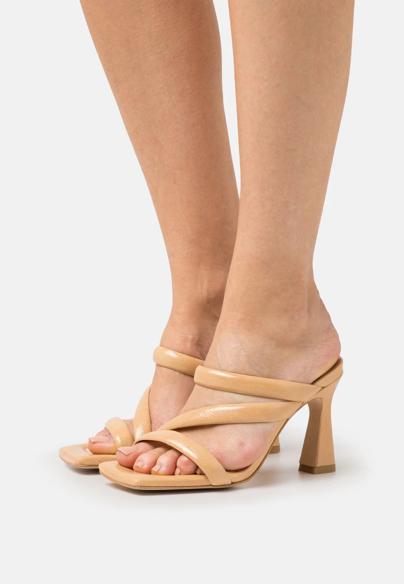 Pantolette Hoch - Desnuda 1 Pantolette Hoch - Desnuda