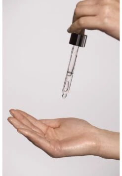 SPECIFIQUE SERUM POTENTIALISTE UNIVERSAL DEFENSE SERUM FOR UNBALANCED SCALPS - Haarpflege - - -Friboo Verkauf Geschaft d1d860dbd8e84cefbcb52d971b7c2bca