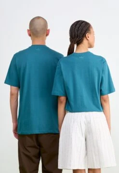 Adidas Originals GRAPHIC TEE UNISEX - Print T-shirt - Tech Green -Friboo Verkauf Geschaft d643df072f2b427192cce3b5a6bbd25a