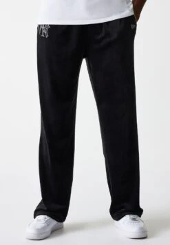 NEW ERA NEW YORK YANKEES TRACK PANT UNISEX - Tracksuit Bottoms - Black 11 NEW ERA NEW YORK YANKEES TRACK PANT UNISEX - Tracksuit Bottoms - Black -Friboo Verkauf Geschaft d7592fb449794242b53a07d038084cc9