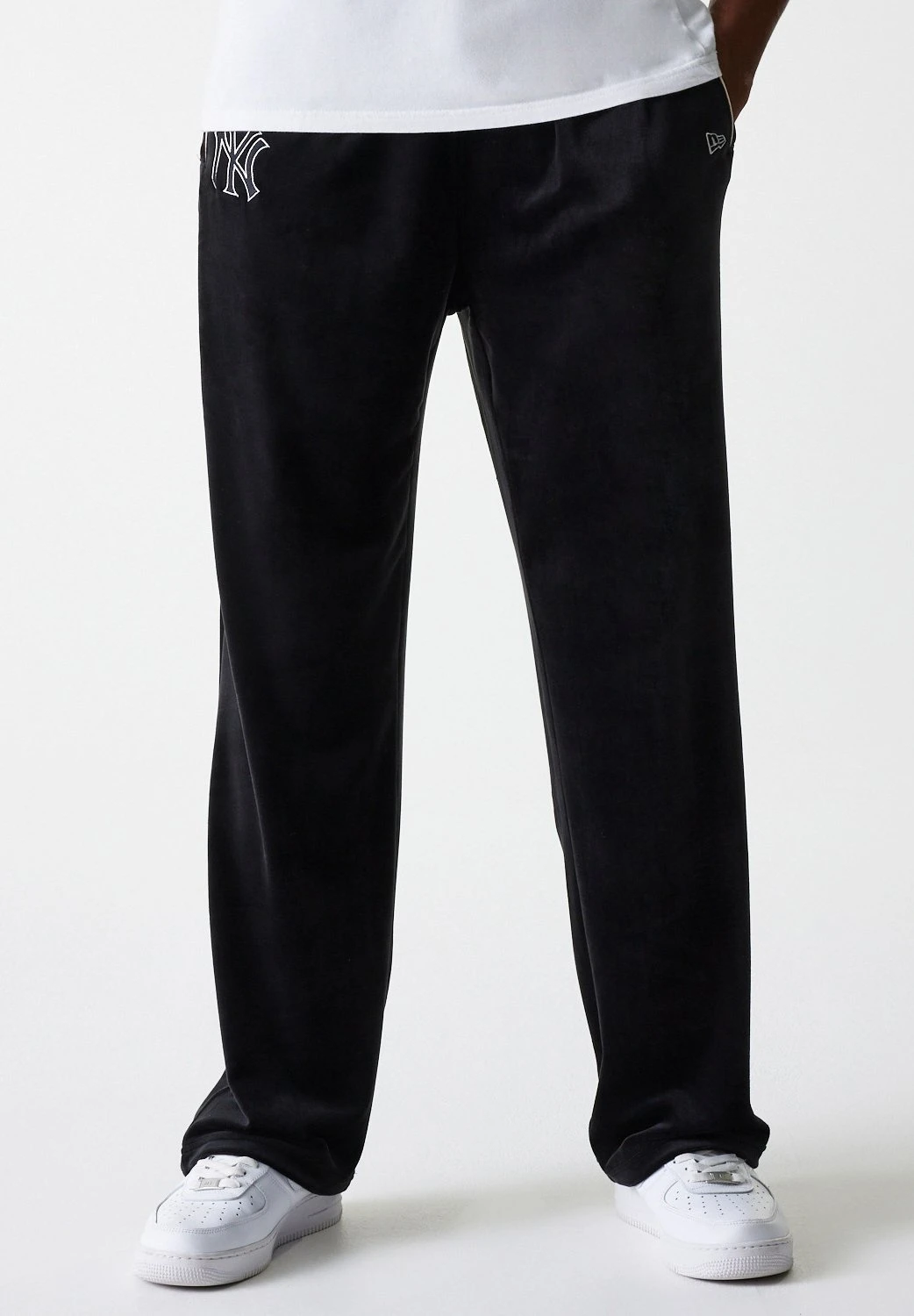 NEW ERA NEW YORK YANKEES TRACK PANT UNISEX - Tracksuit Bottoms - Black 6 NEW ERA NEW YORK YANKEES TRACK PANT UNISEX - Tracksuit Bottoms - Black – Bild 6