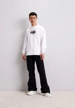 032c LOW LONGSLEEVE - Langarmshirt - White 8 032c LOW LONGSLEEVE - Langarmshirt - White -Friboo Verkauf Geschaft d85ef973a24b429a8e7951f08ea06b57